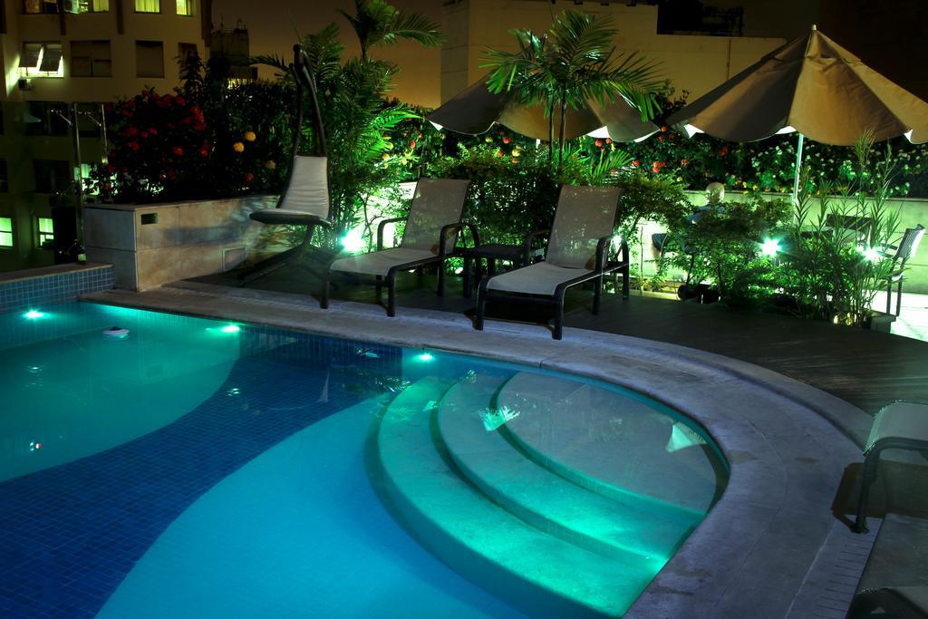 Hotel Atlantico Tower Rio de Janeiro Buitenkant foto A swimming pool with a swimming pool light