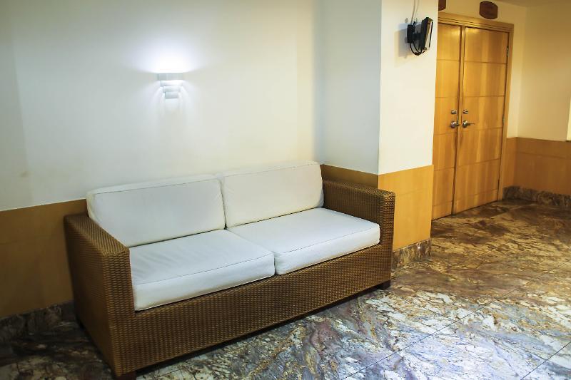 Hotel Atlantico Tower Rio de Janeiro Buitenkant foto A sofa in a hotel room.