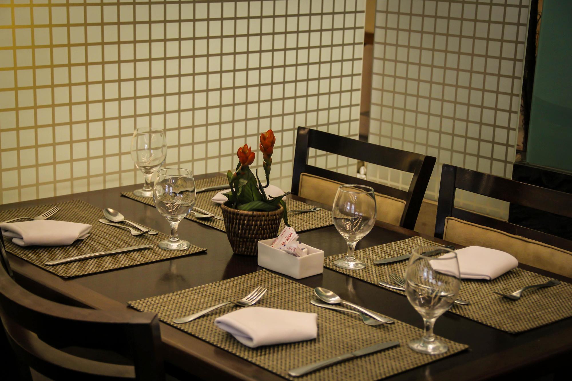 Hotel Atlantico Tower Rio de Janeiro Buitenkant foto A table set for a meal at a restaurant
